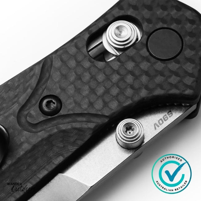 Benchmade 945-2 Mini Osborne, Axis Folding Knife, Carbon Fibre Close Up of Axis Lock