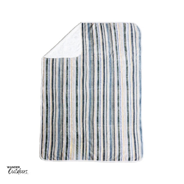 Newlyfe Wearable Fleece Blanket Flat Lay Green