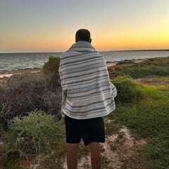 Newlyfe Wearable Fleece Blanket Green Sunset watching