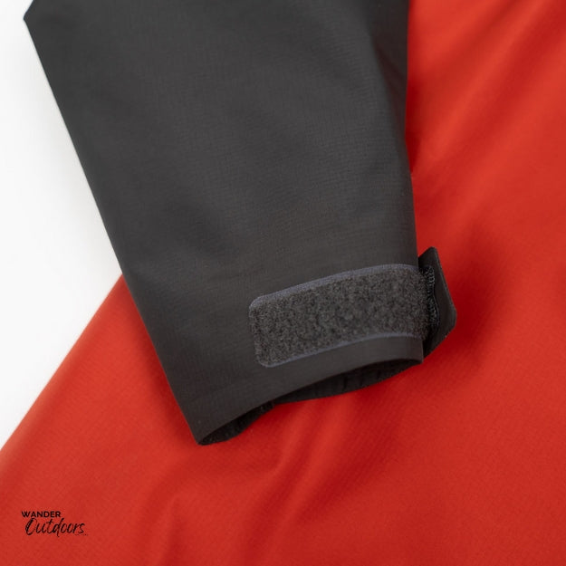 Stoney Creek Stow It Pro Jacket Ketchup Black Sleeve Close Up