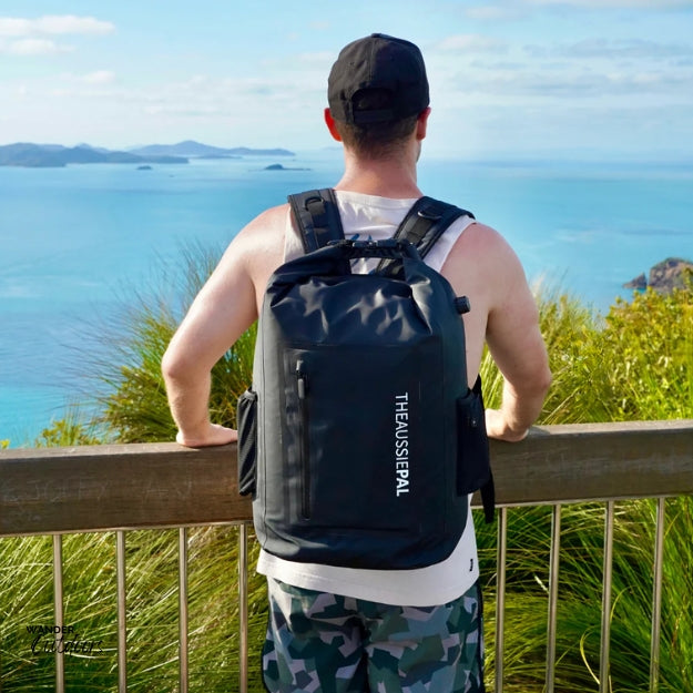 The Aussie Pal - Insulated 20L Cooler 2in1 Backpack in Black sightseeing