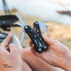 Wildtrak 25 IN 1 Multi Tool Pliers Folding it up
