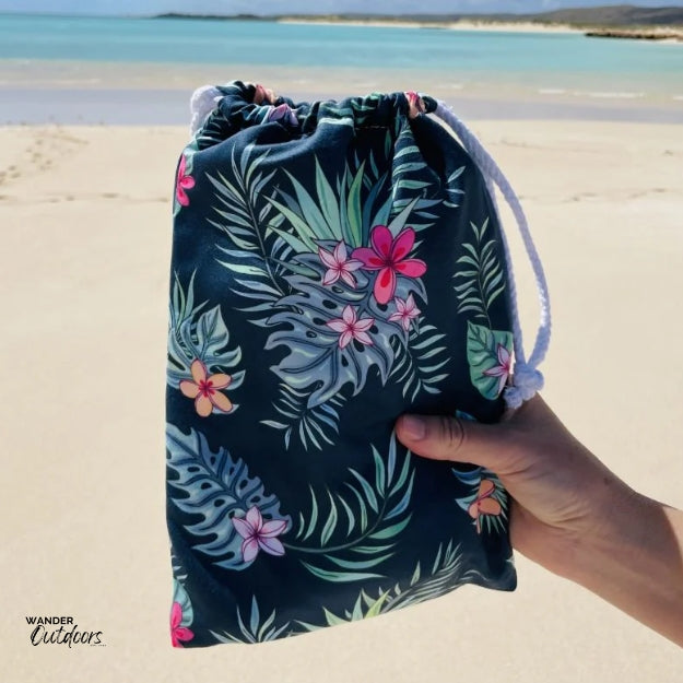 Newlyfe Beach Towel & Pouch Byron Pouch