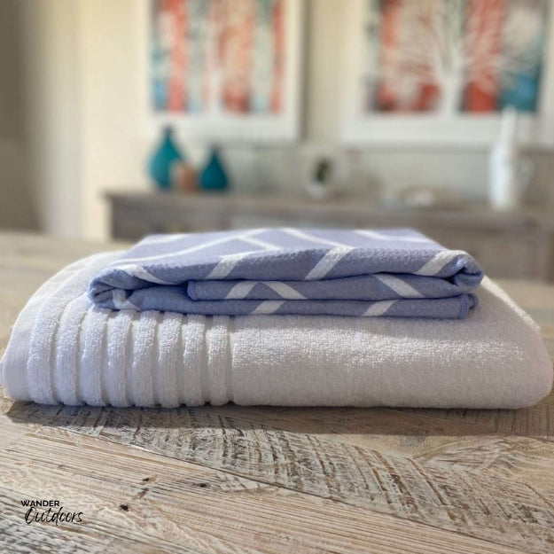 Newlyfe Waffle Weave Bath Towel Blue Folded on top of bulky towel