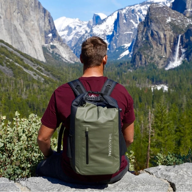 The Aussie Pal - Insulated 20L Cooler 2in1  Backpack in Green Hiking